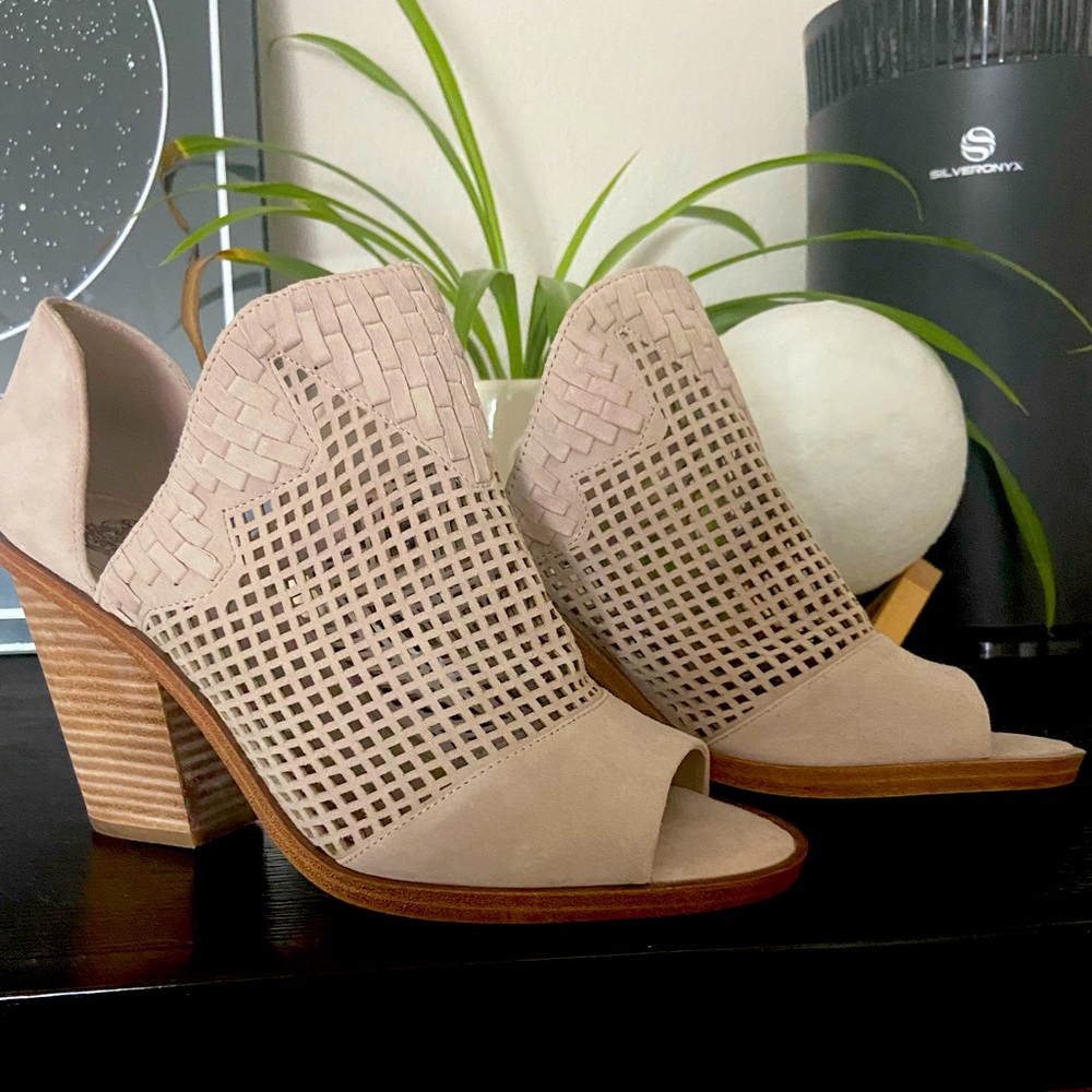 Vince Camuto Shoes 9.5 grayish blush